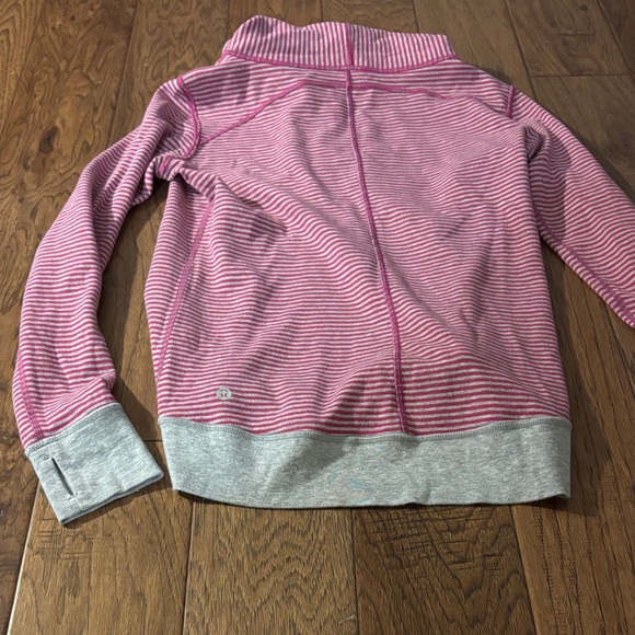 lululemon athletica Sweaters - Lululemon in a Cinch REVERSAE Gray Quarter-Zip Pullover Cowl with Pink Accents